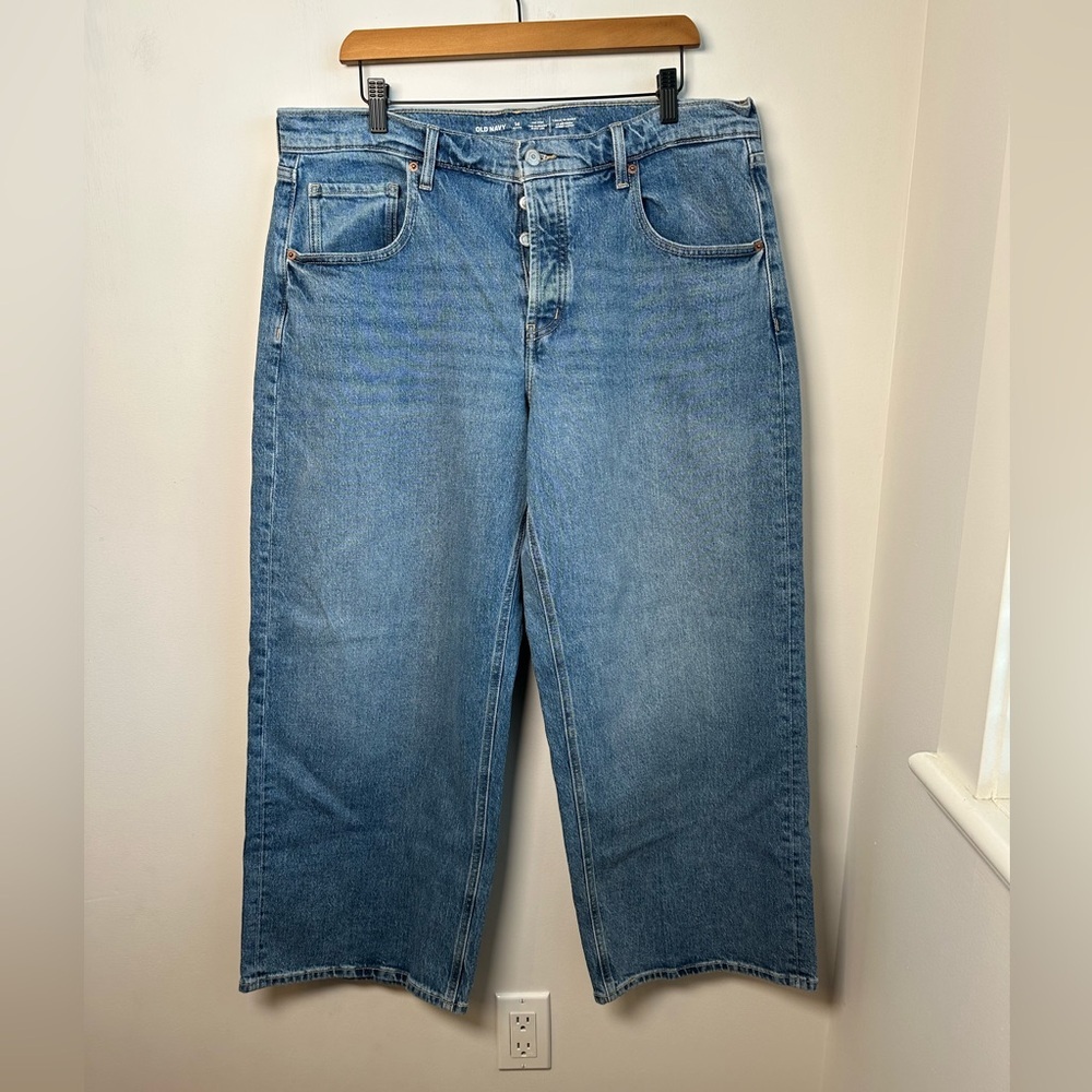 Old Navy Mid-Rise Slouchy Wide-Leg Jeans - Picture 2 of 10